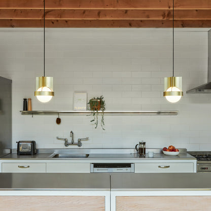 Loop Single Pendant in Gold + Sphere IV